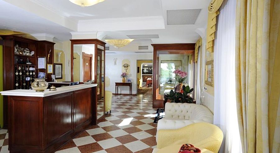Russo Palace Hotel 4*